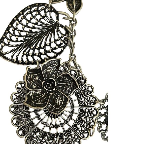 Beautiful Premier Design Necklace And Earrings Set In Box - Picture 3 of 9